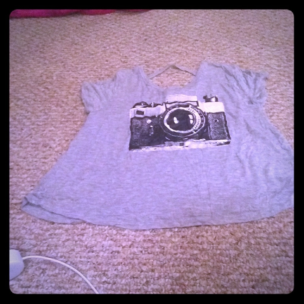 Camera tee